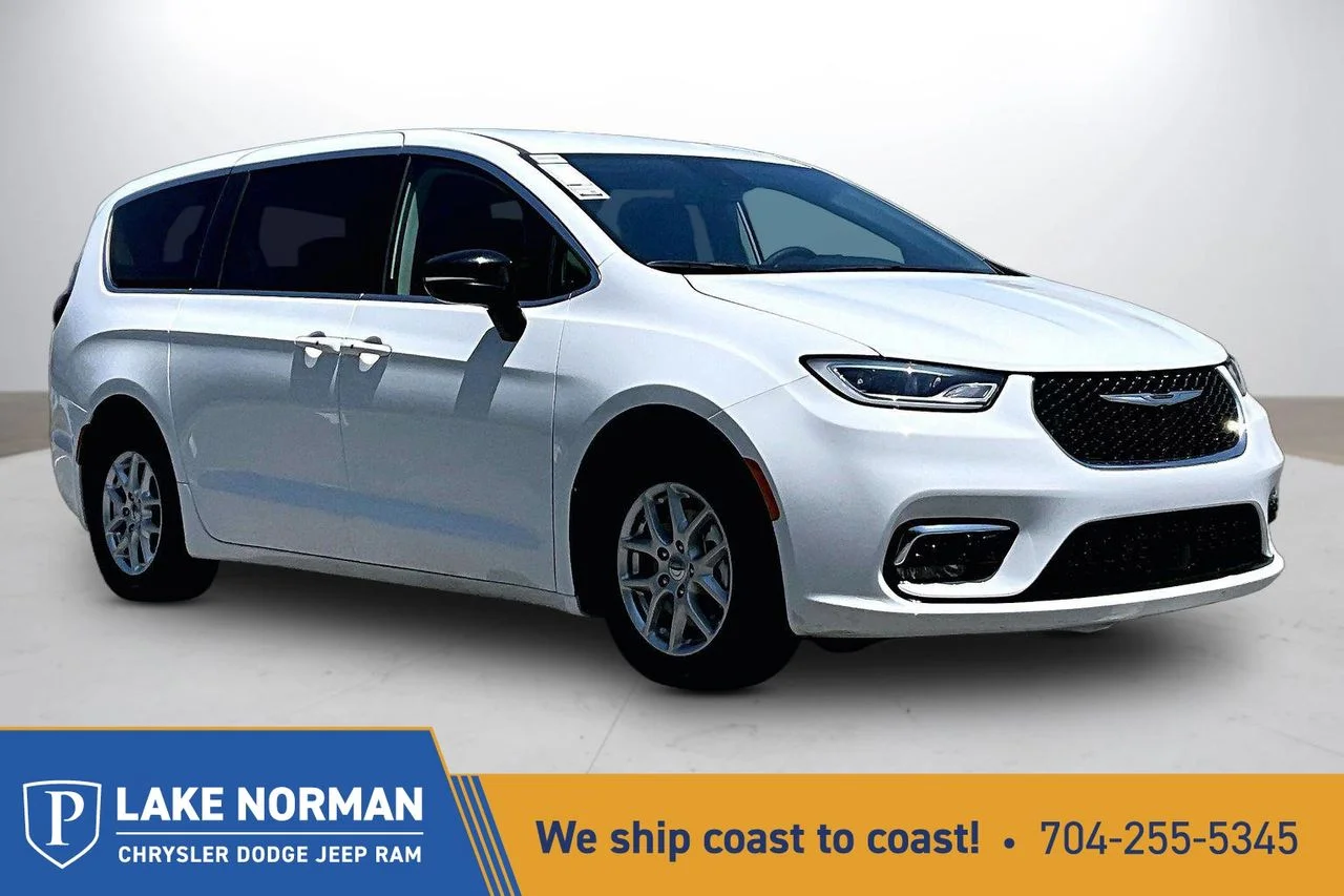 2024 Chrysler Pacifica Touring L's photo