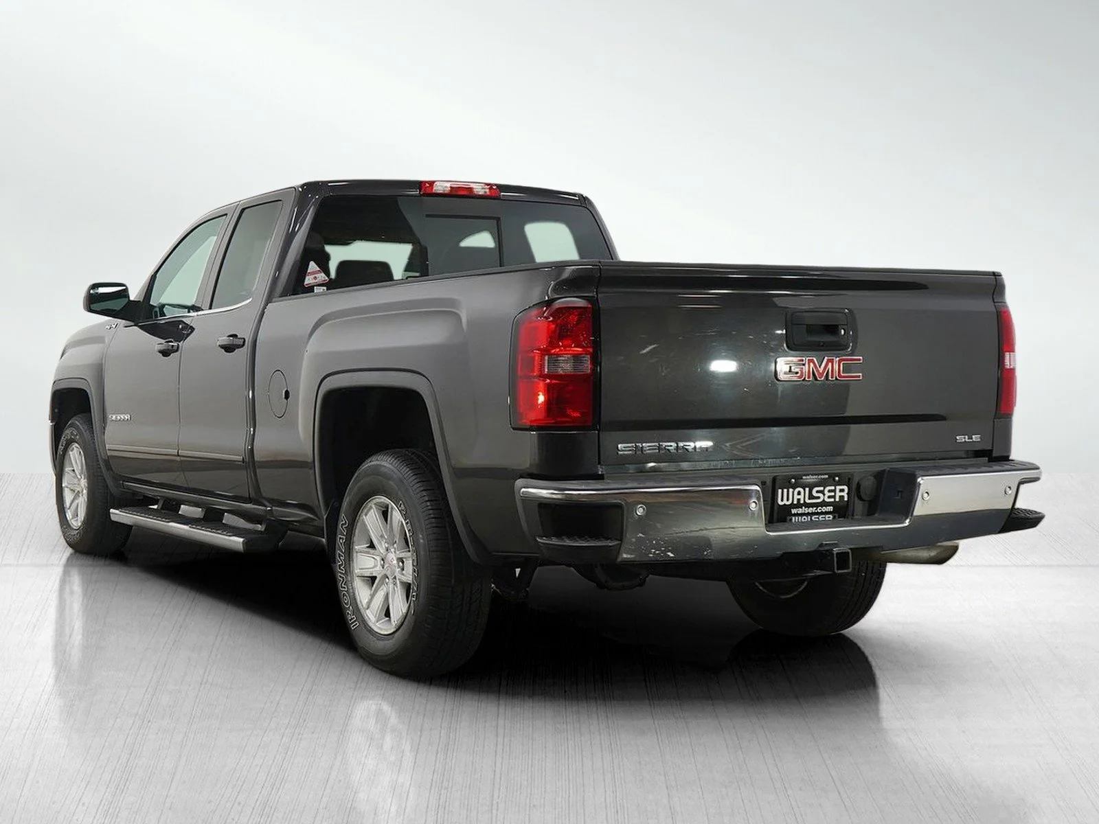 Used 2015 Iridium Metallic GMC 4WD Double Cab 143.5 SLE image 3