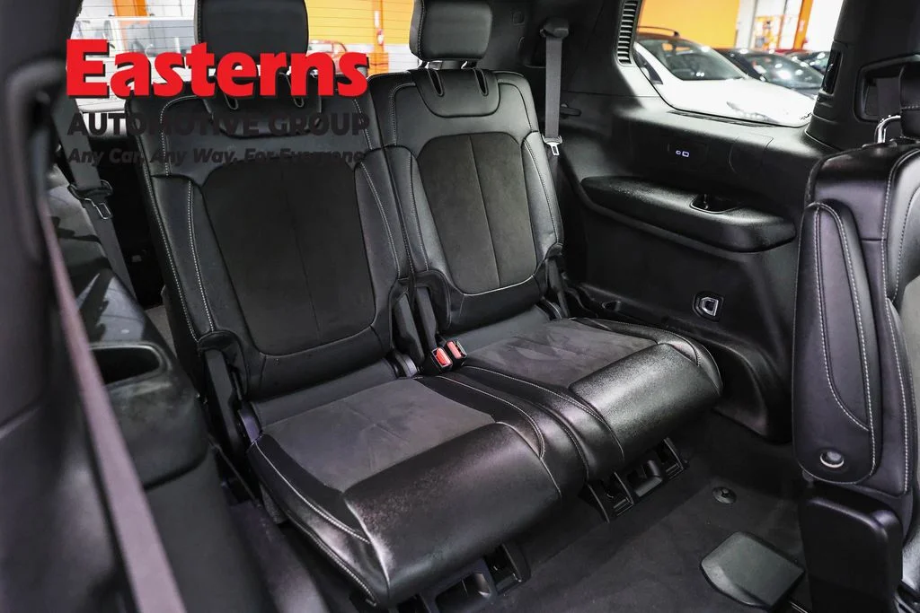 Used 2023 Black Jeep Altitude image 25