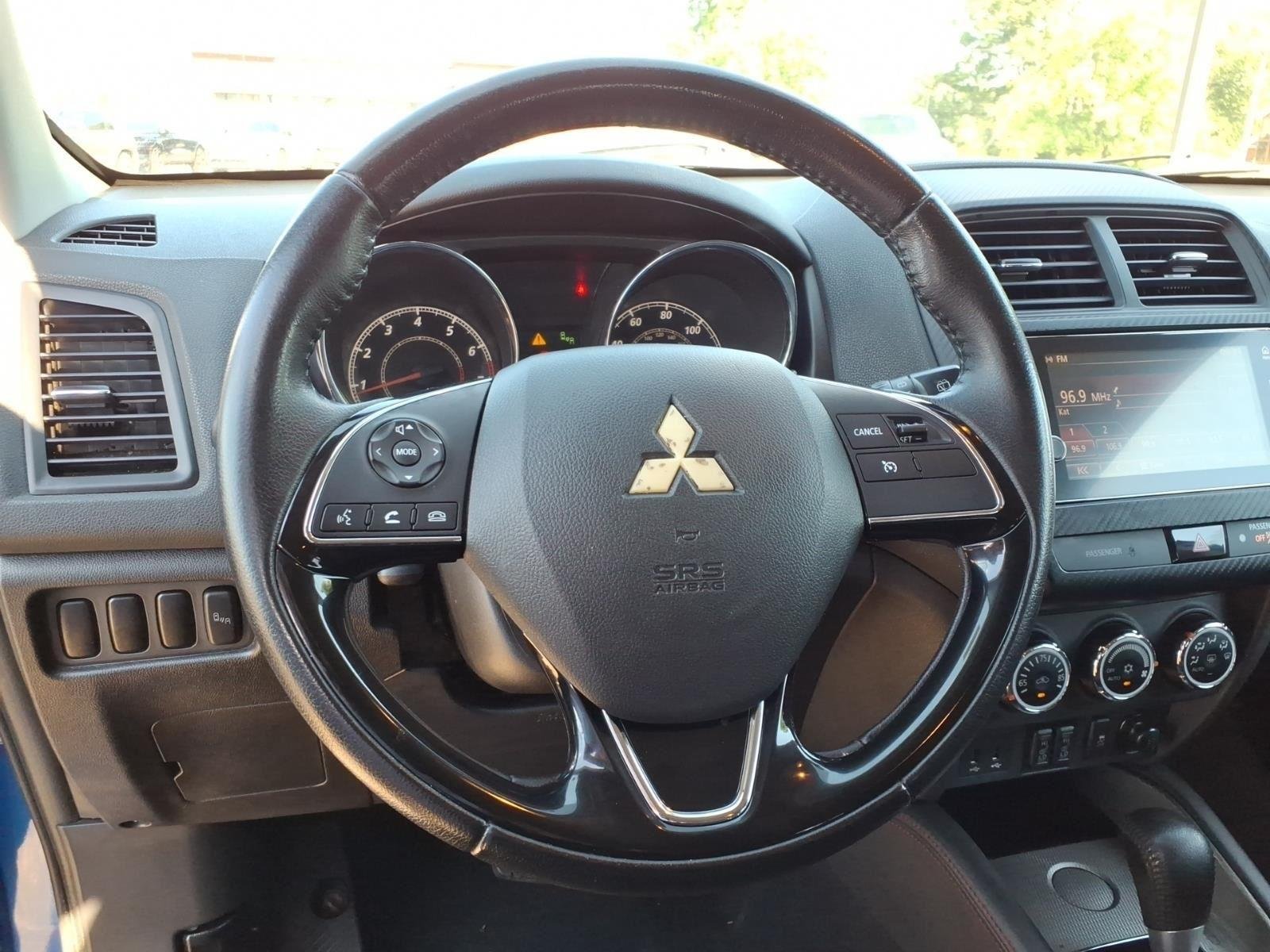 Used 2019 Octane Blue Metallic Mitsubishi SE 2.0 image 18