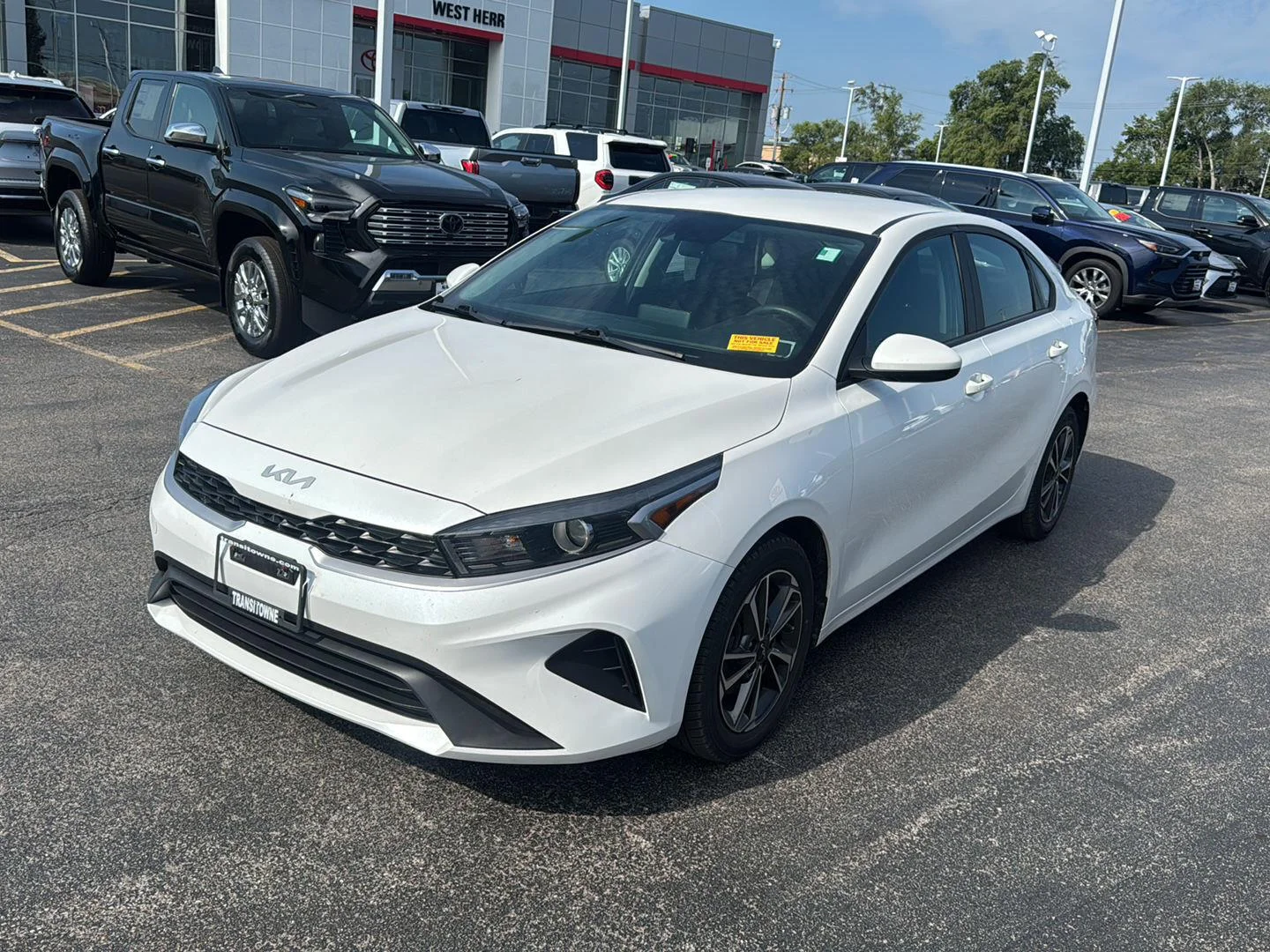 Used 2023 Snow White Pearl Kia LXS image 3
