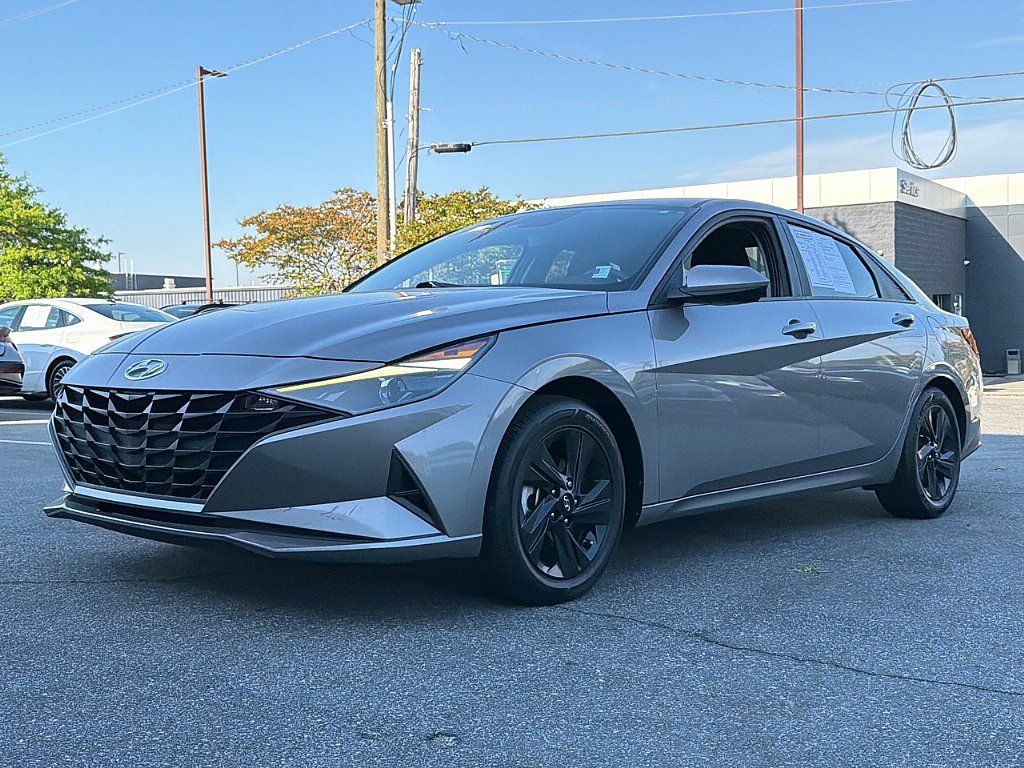 2022 Hyundai Elantra 1.6 HEV Blue's photo