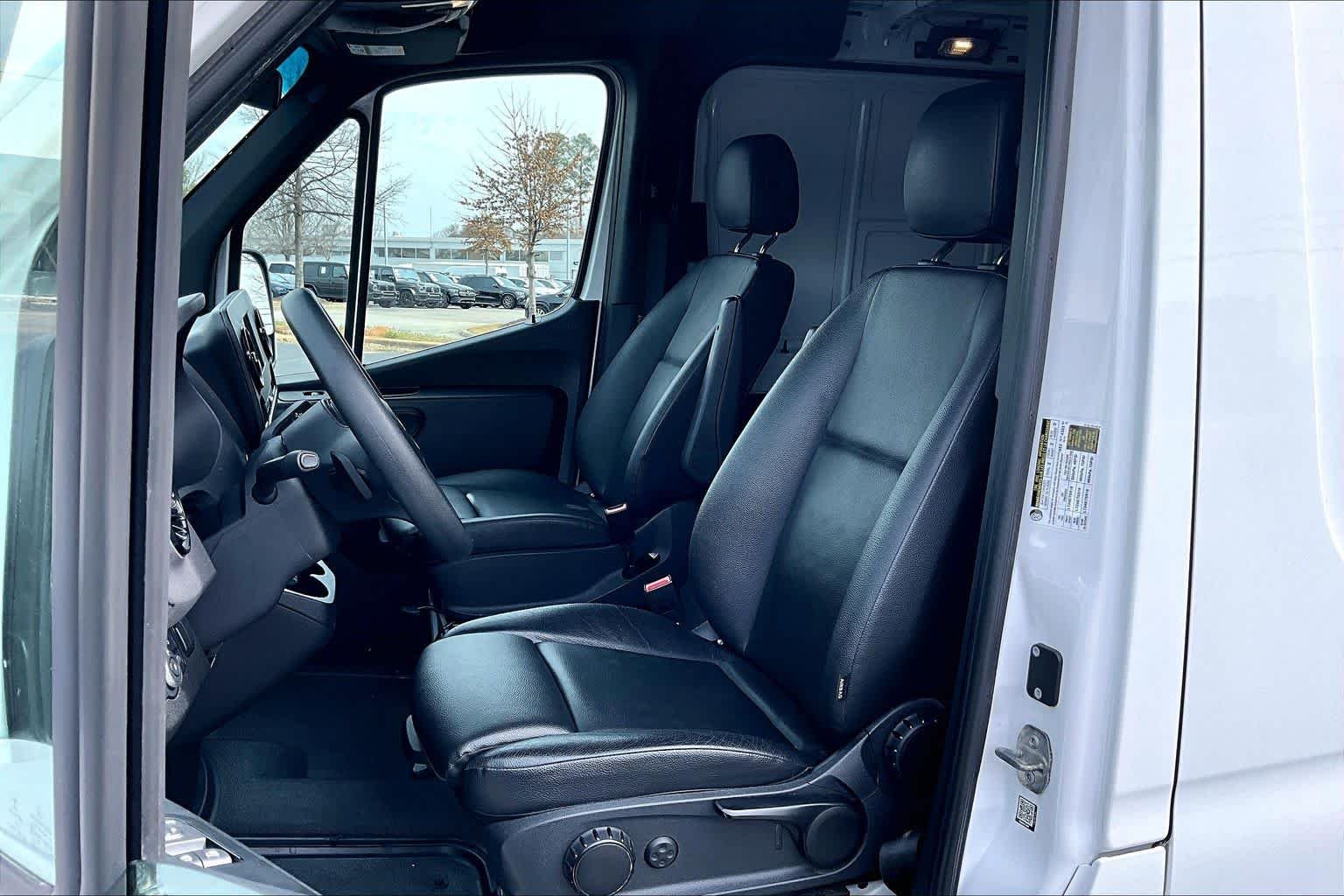 Used 2023 Arctic White Mercedes-Benz  image 8