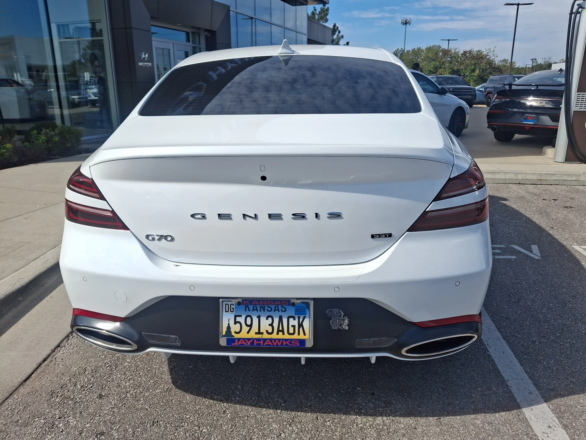 Used 2024 Uyuni White Genesis 3.3T Sport Advanced image 9