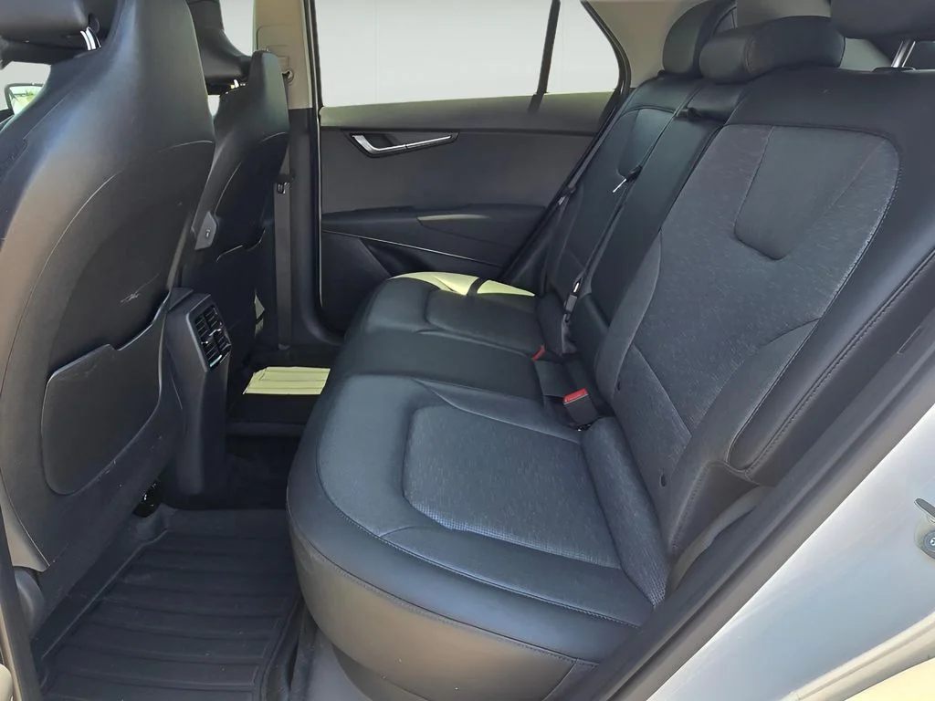Used 2023 Snow White Pearl Kia Wave image 11