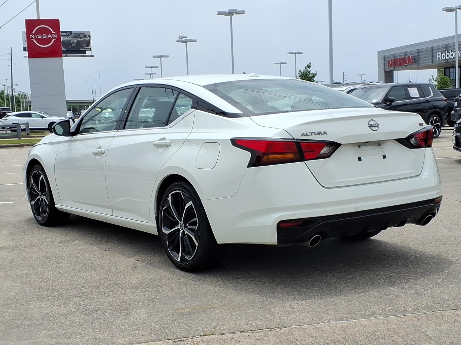2023 Nissan Altima 2.5 SR White at G Motors