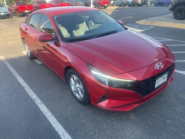 Used 2021 Red Hyundai SE image 3
