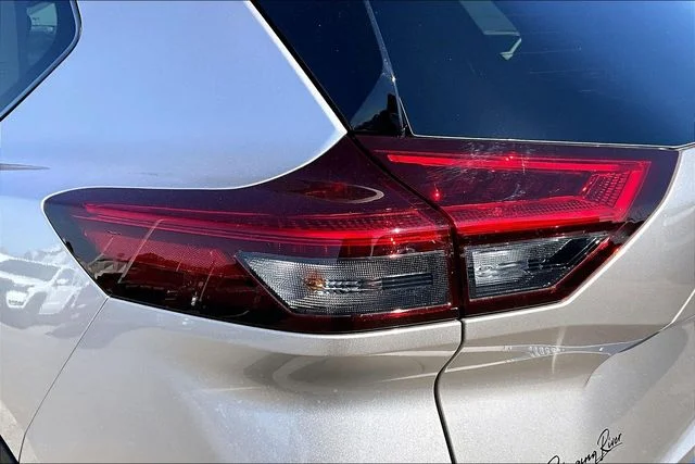 Used 2025 Gold Nissan Platinum image 20