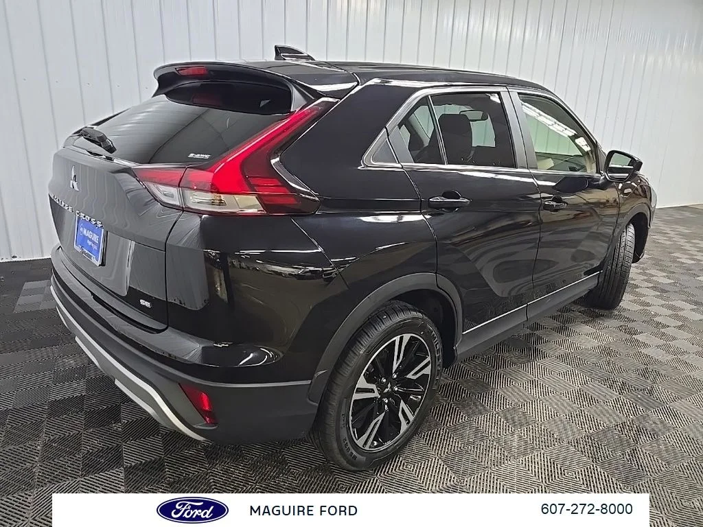 Used 2025 Black Mitsubishi SE image 12