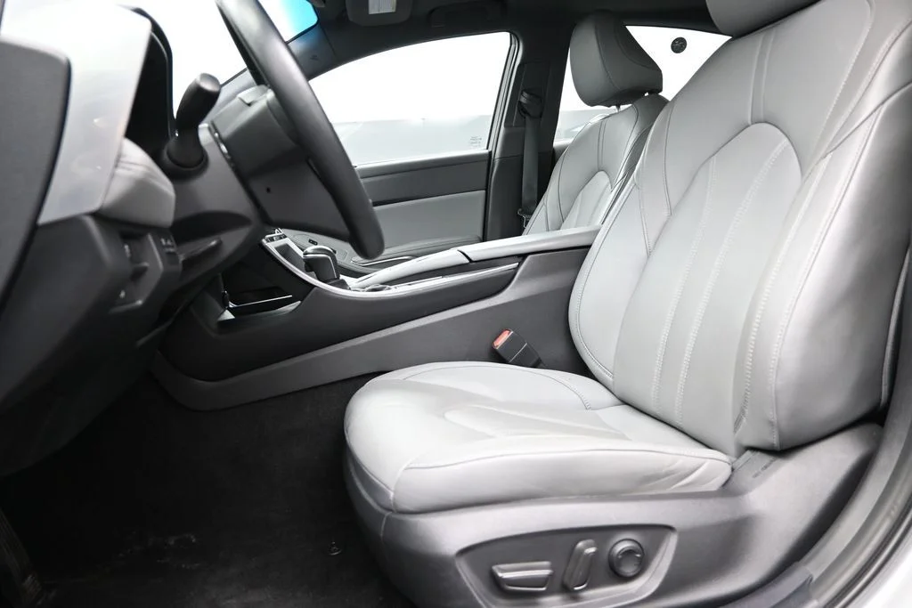 2022 Toyota Avalon XLE - Photo 14