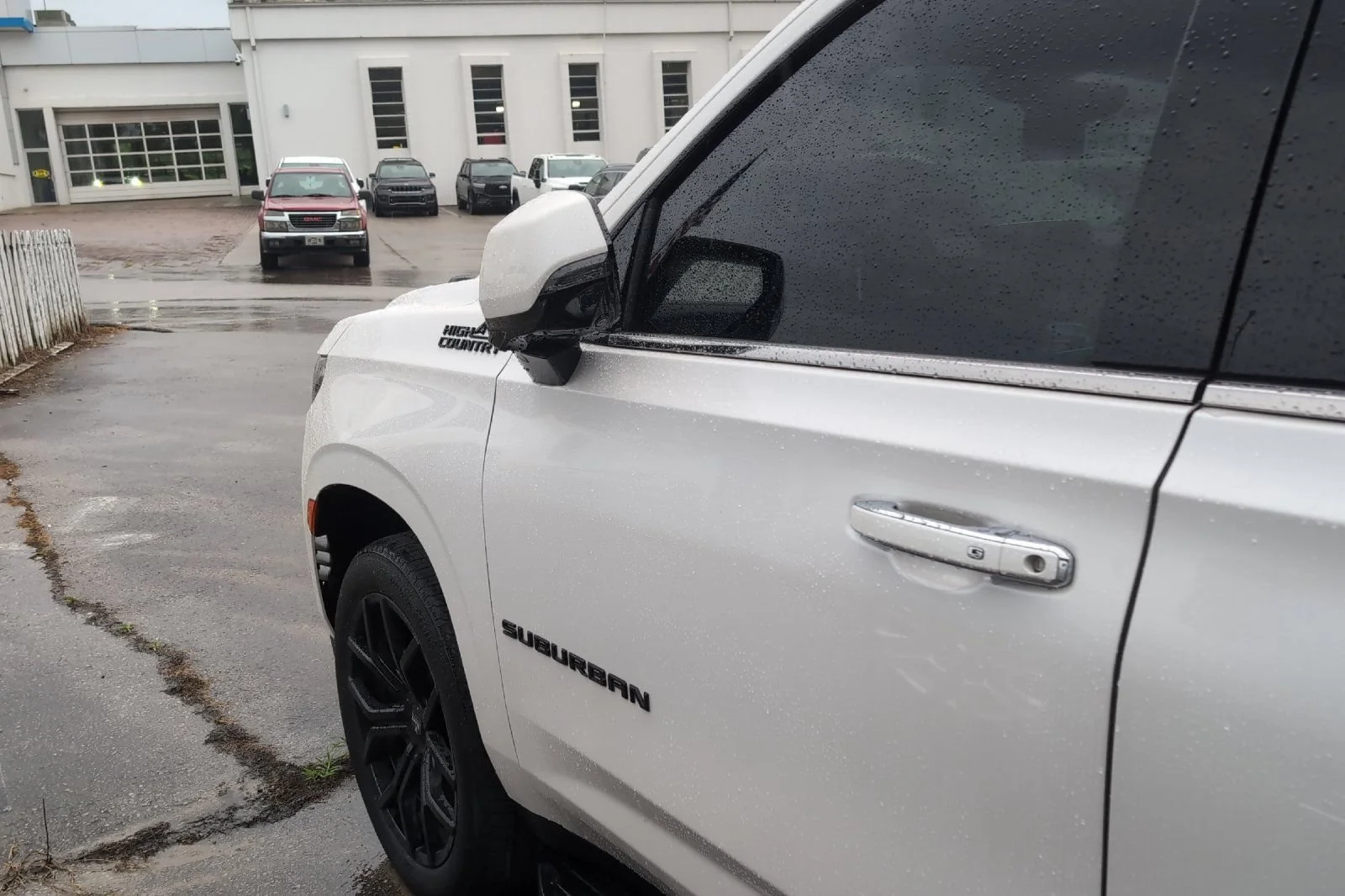 Used 2023 Iridescent Pearl Tricoat Chevrolet High Country image 9