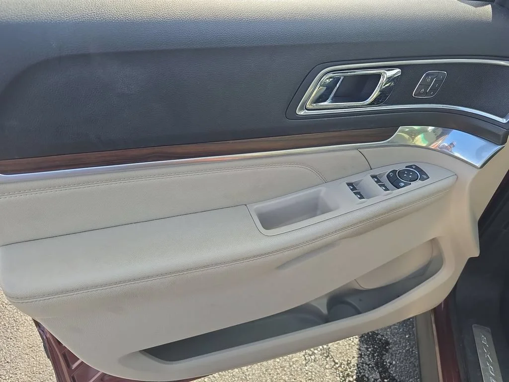 Used 2018 Red Ford Limited image 28