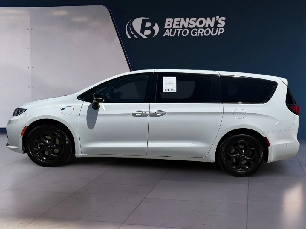 Used 2024 White Chrysler Select S Appearance image 2