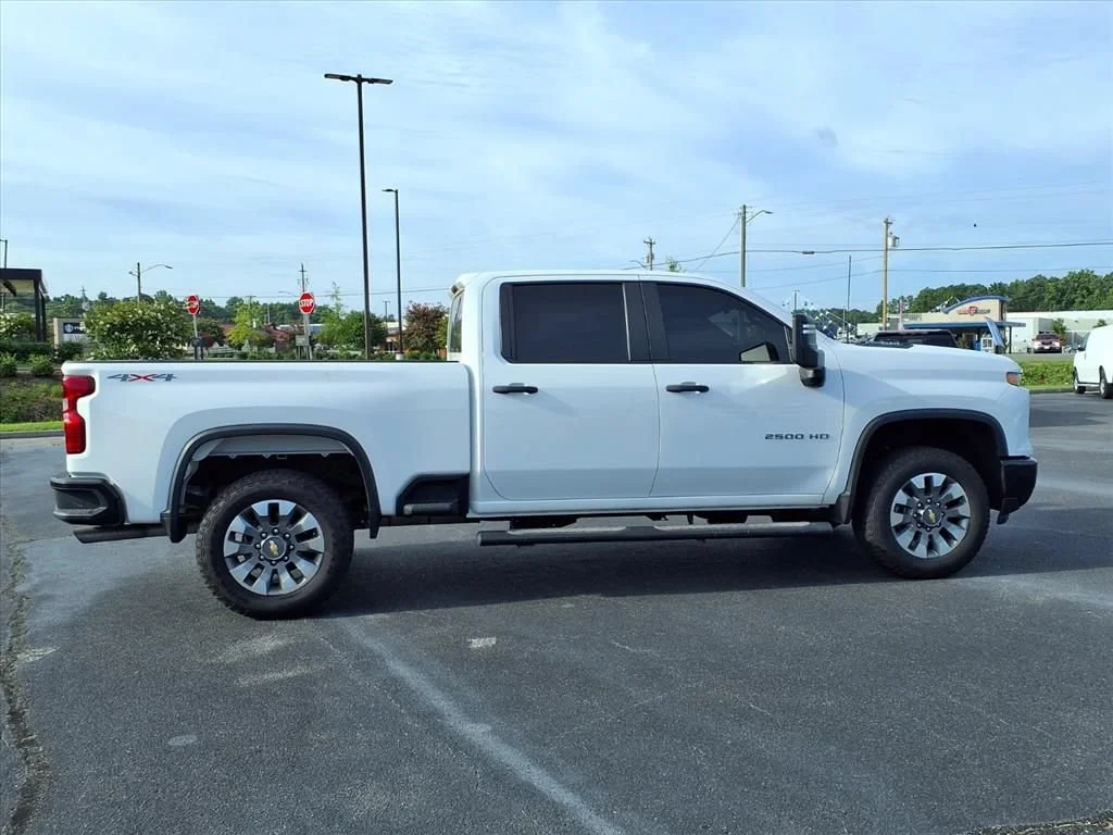 Used 2025 Summit White Chevrolet Custom image 20