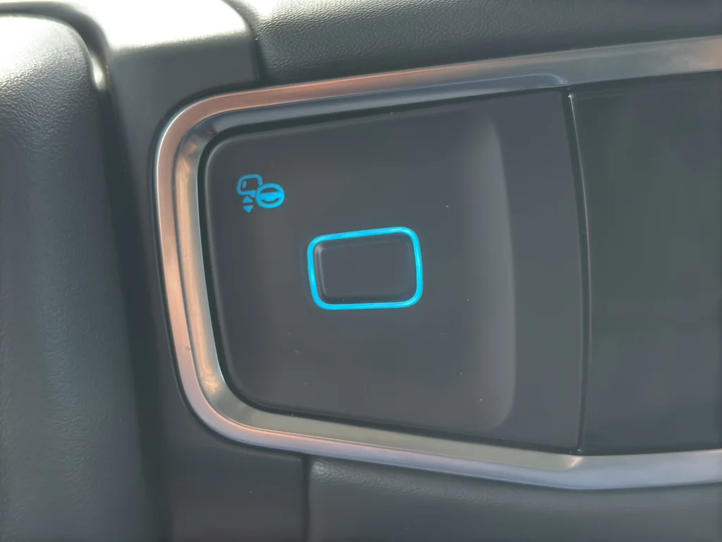 New 2026 Oxford White Ford MAX Active image 19