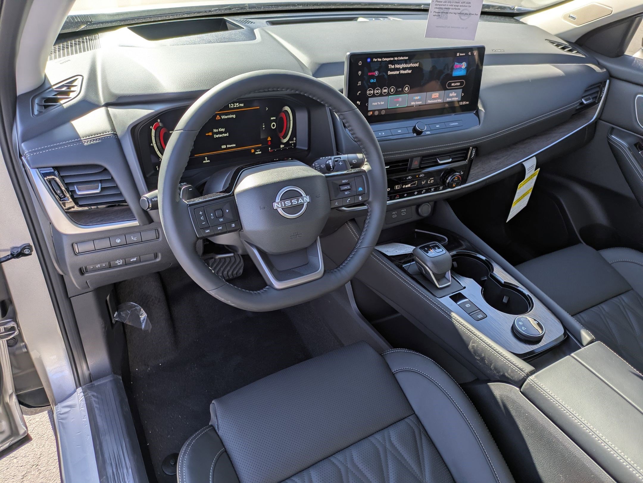 New 2026 Champagne Silver Metallic/Super Black Nissan Platinum image 9