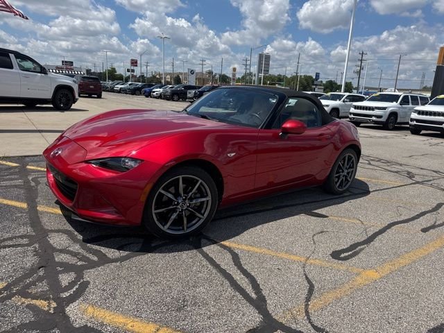 Used 2016 Red Mazda Grand Touring image 6