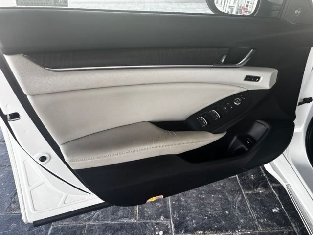 Used 2018  Honda Touring 2.0T image 9