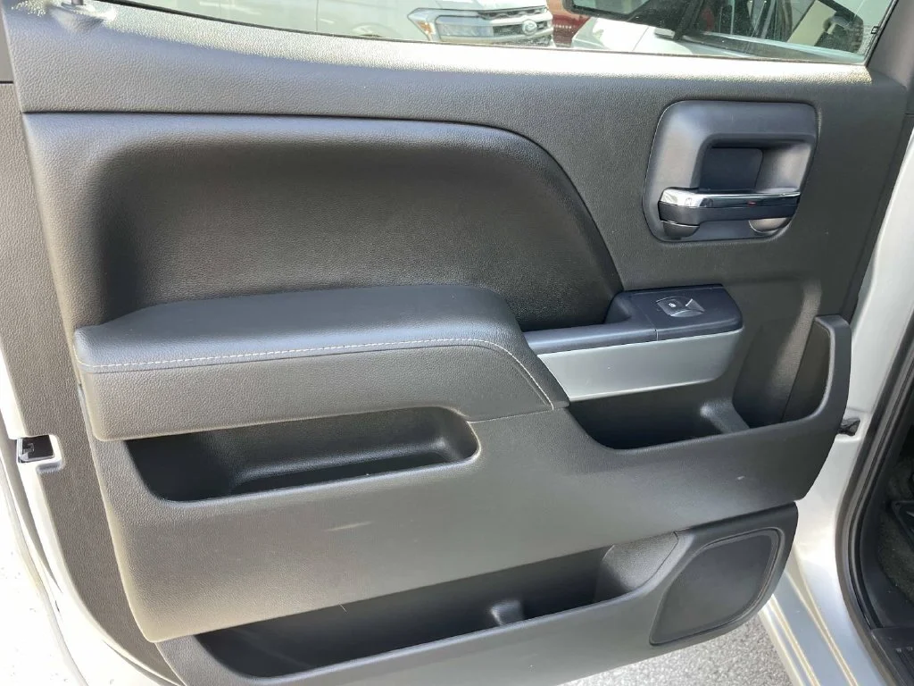 Used 2015 Silver Chevrolet LT image 16