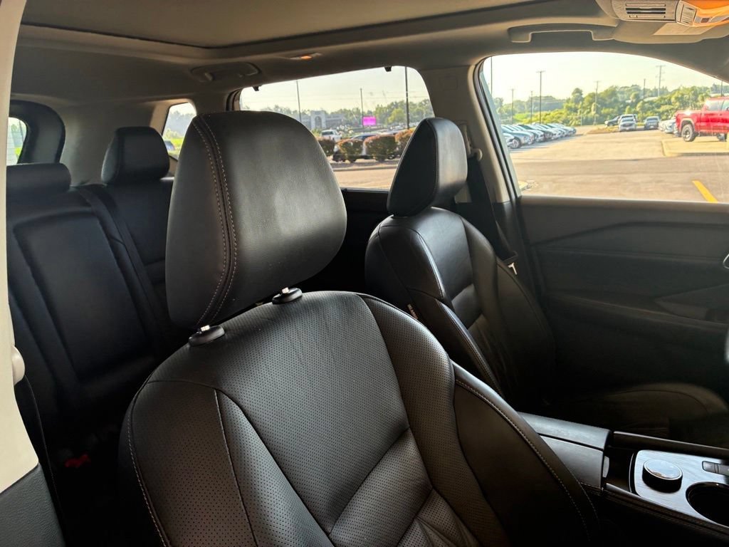Used 2021 Gray Nissan Platinum image 19
