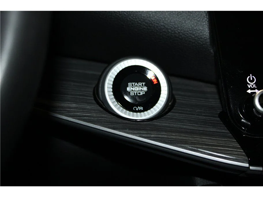 Used 2024 Baltic Gray Metallic Clearcoat Jeep Series II image 32