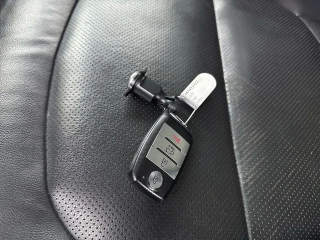 Used 2017 Black Kia Plus image 27