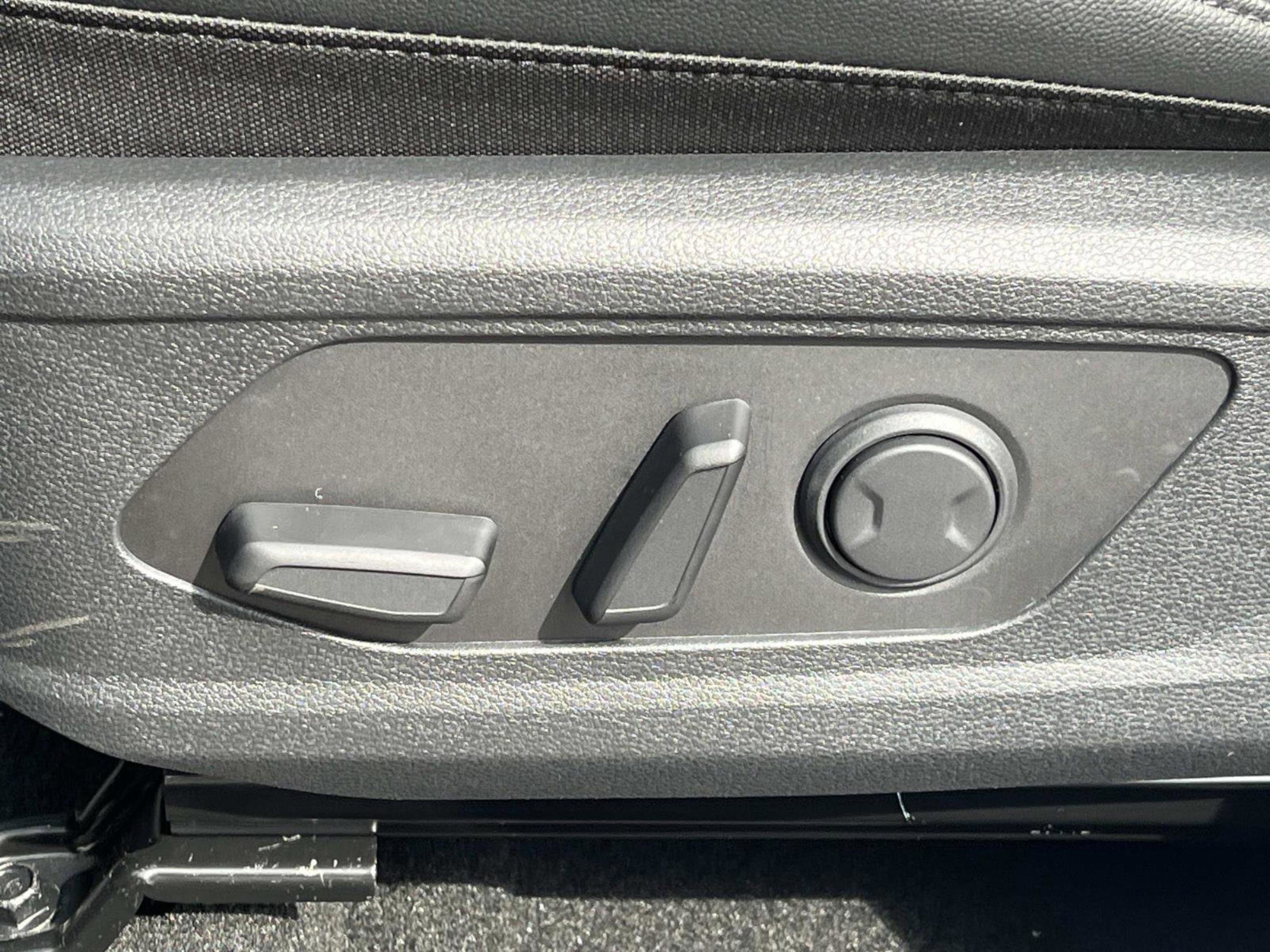 New 2026 Wolf Gray Kia EX image 24