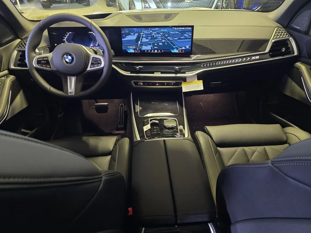 Used 2026 Alpine White BMW sDrive40i image 8