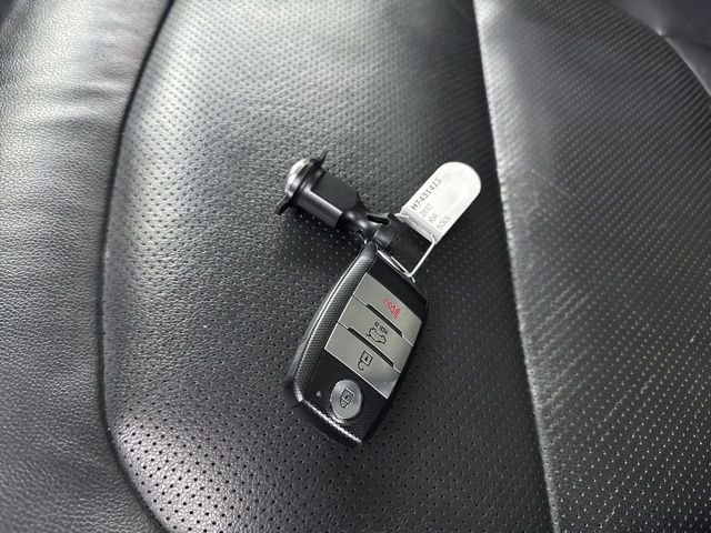 Used 2017 Black Kia Plus image 27