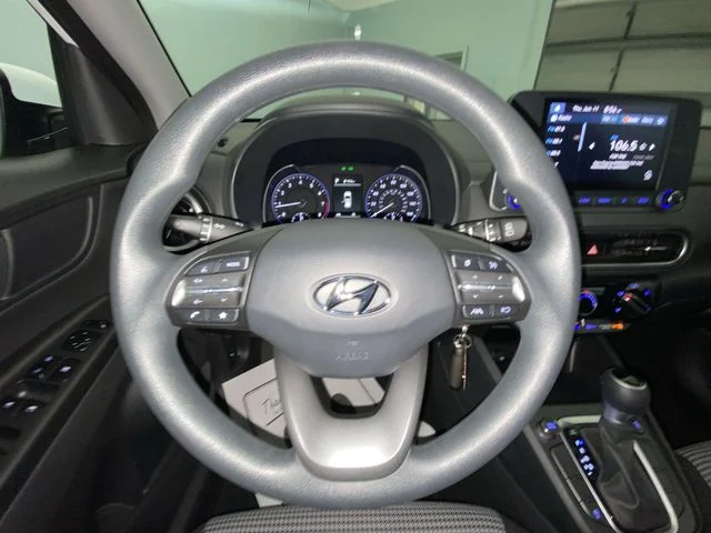 Used 2023 White Hyundai SE image 14