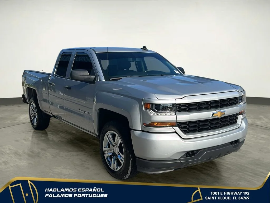 Used 2019 SILVER ICE METALLIC Chevrolet Custom image 9