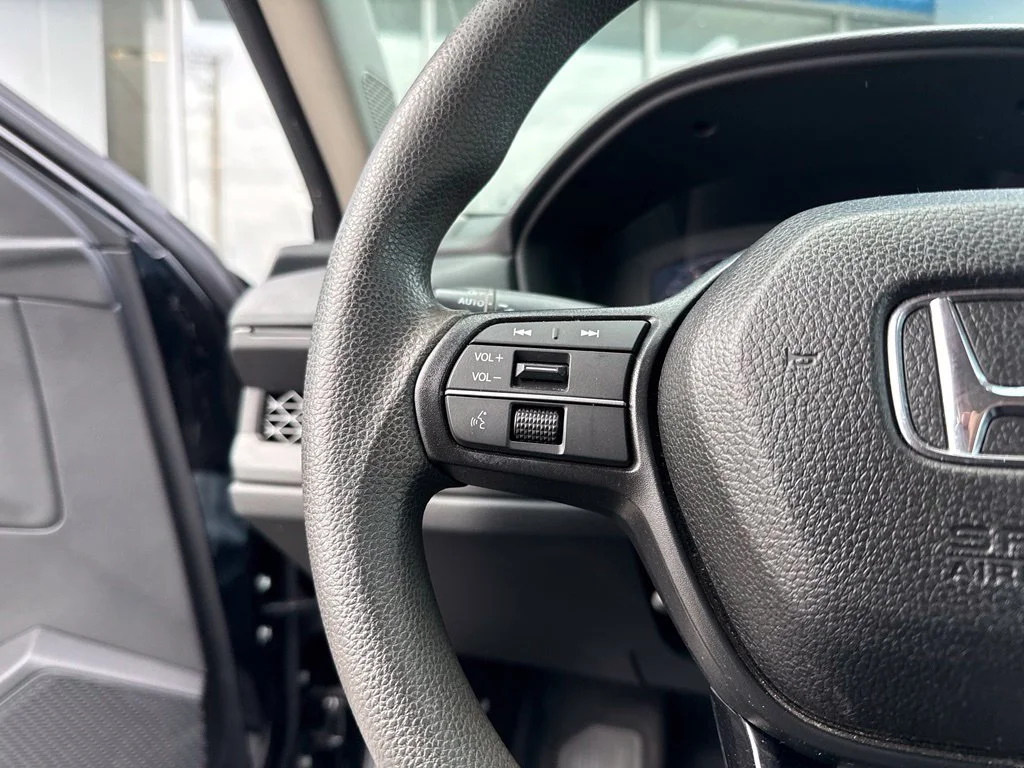 Used 2025 Black Honda SE image 19