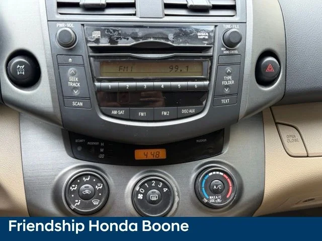 Used 2010 Green Toyota Base image 17