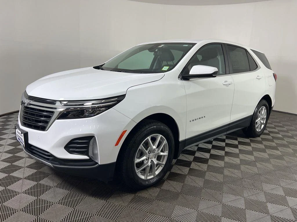 Used 2024 Summit White Chevrolet LT image 9