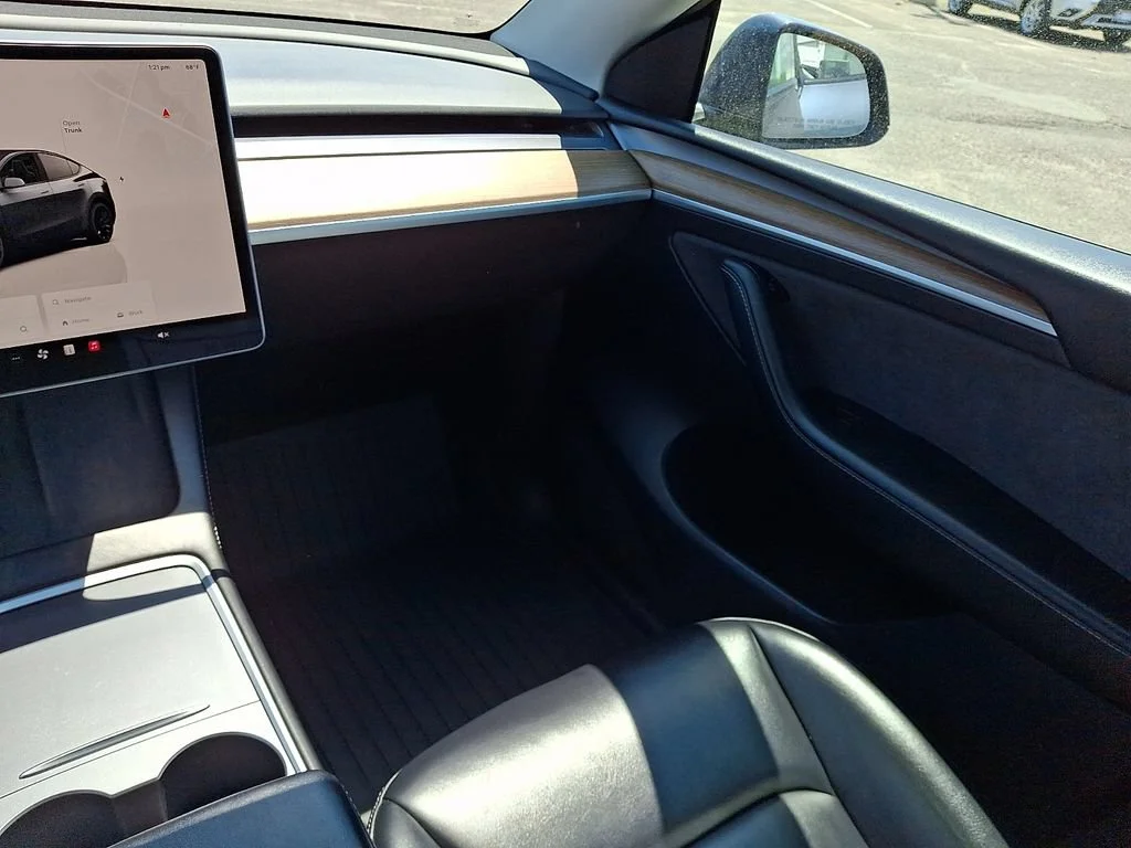 Used 2022  Tesla Performance image 16