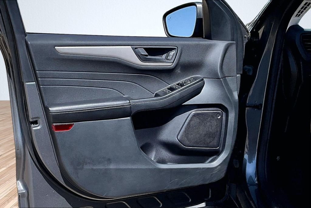 Used 2022 Gray Ford SE image 15