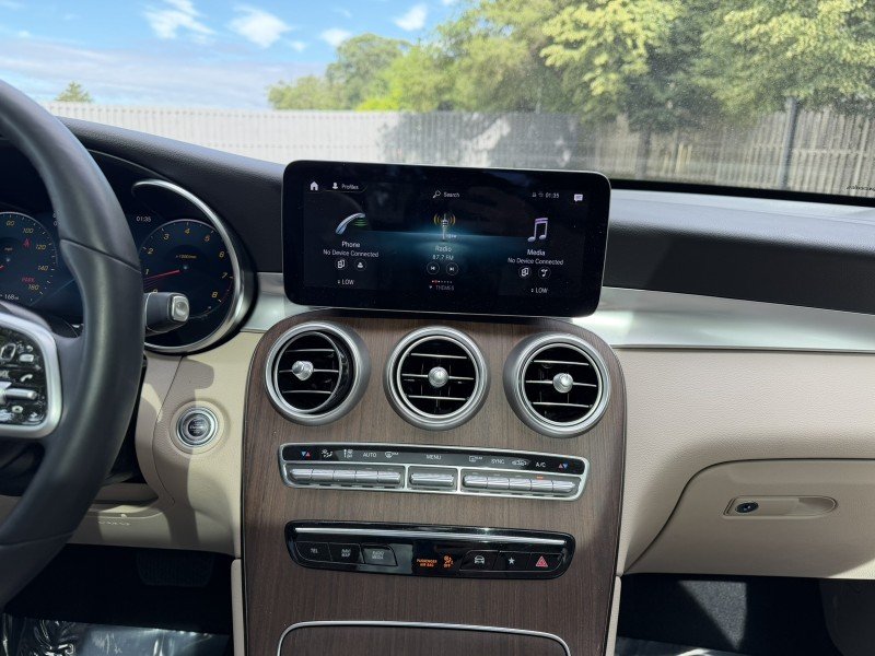 Certified Used 2022  Mercedes-Benz GLC 300 image 12