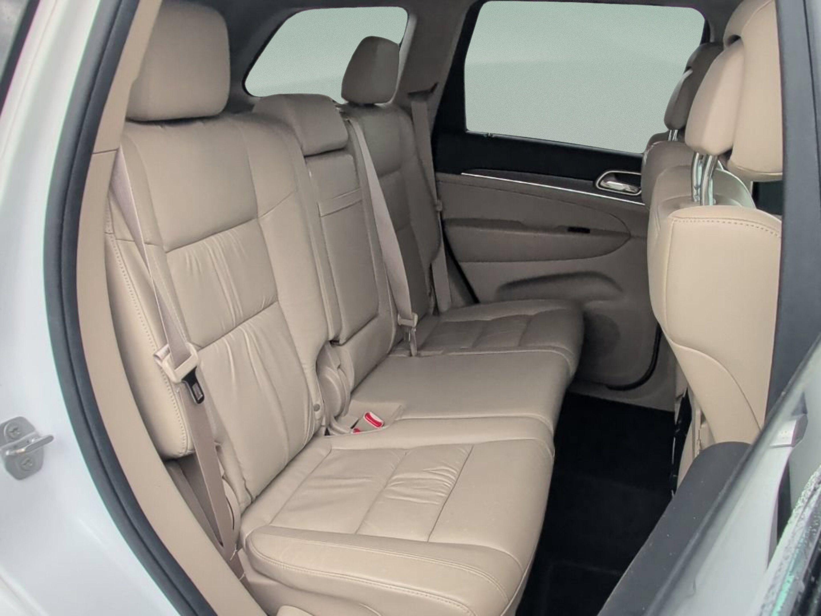 Used 2015 Bright White Clearcoat Jeep Limited image 48