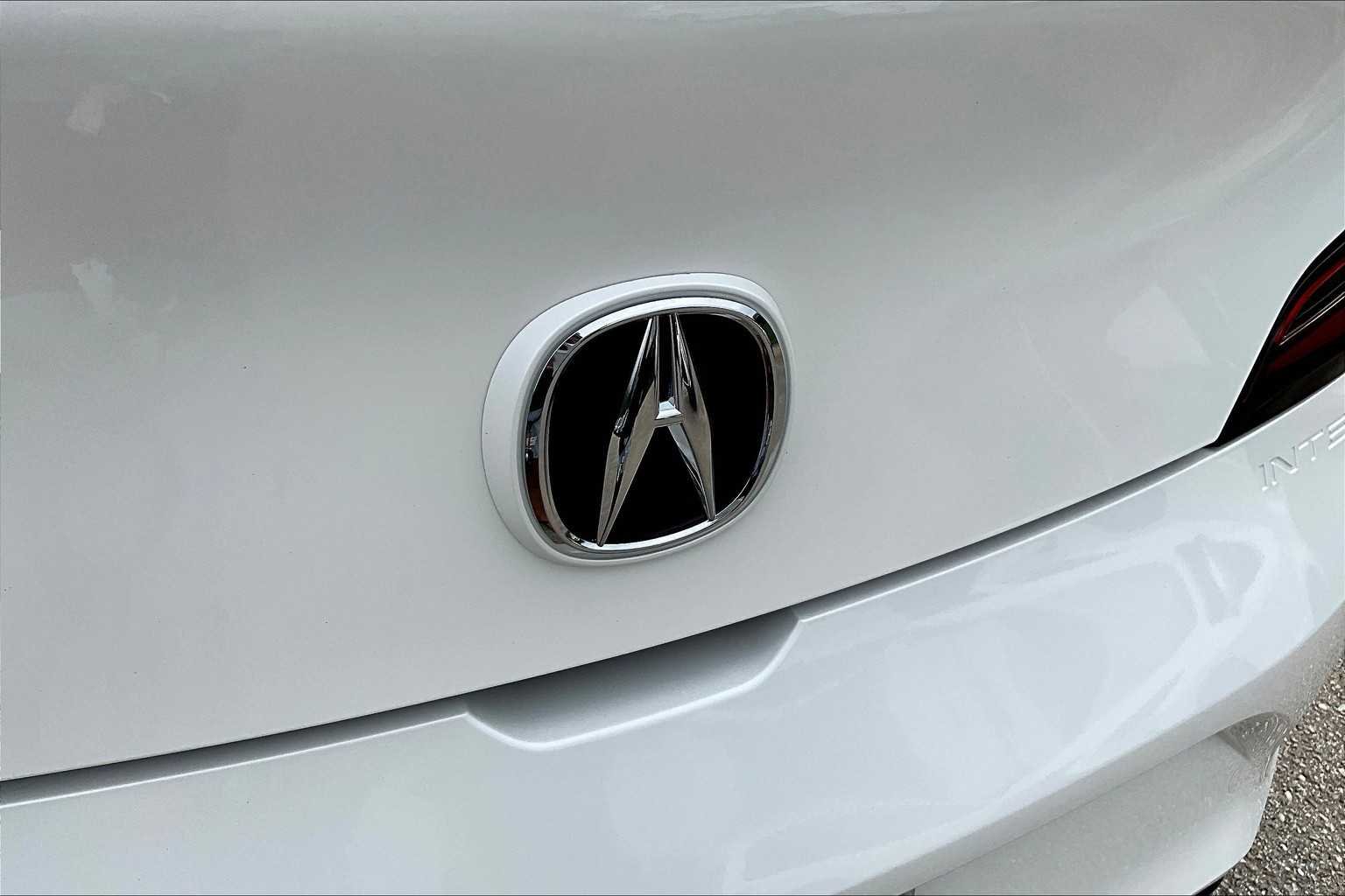 Used 2025 Platinum White Pearl Acura  image 15