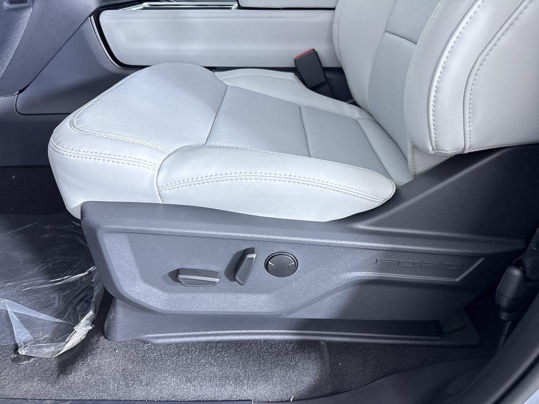 New 2027 Glacier Gray Metallic Tri-Coat Ford Platinum image 13