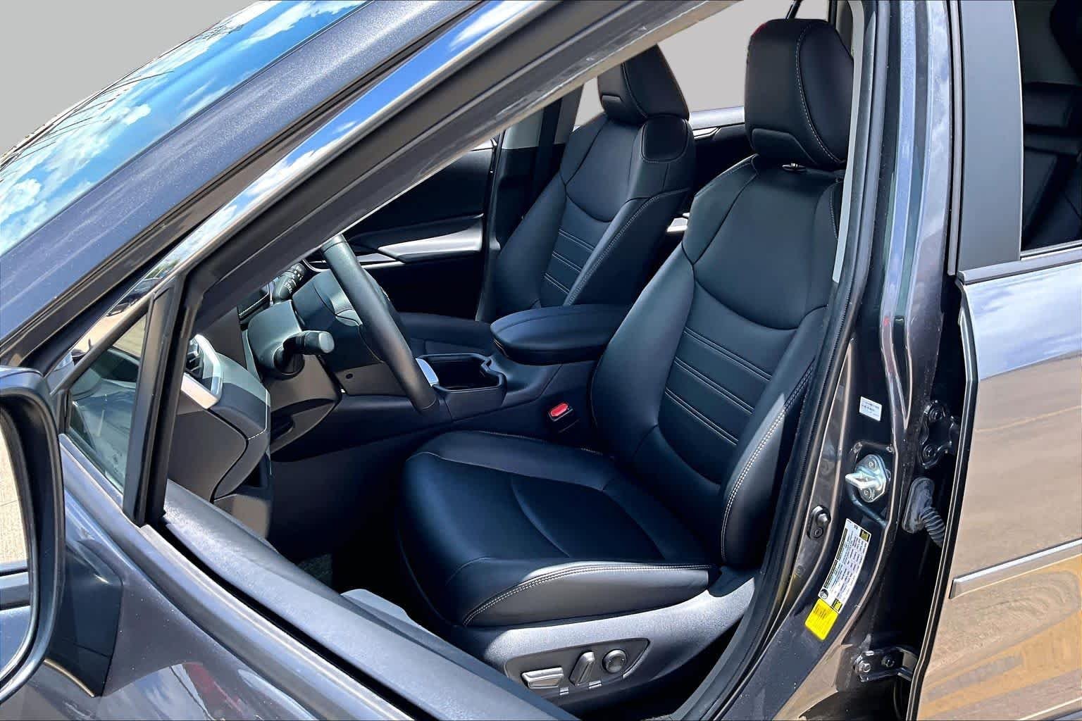Used 2024 Magnetic Gray Metallic Toyota Hybrid XLE Premium image 8