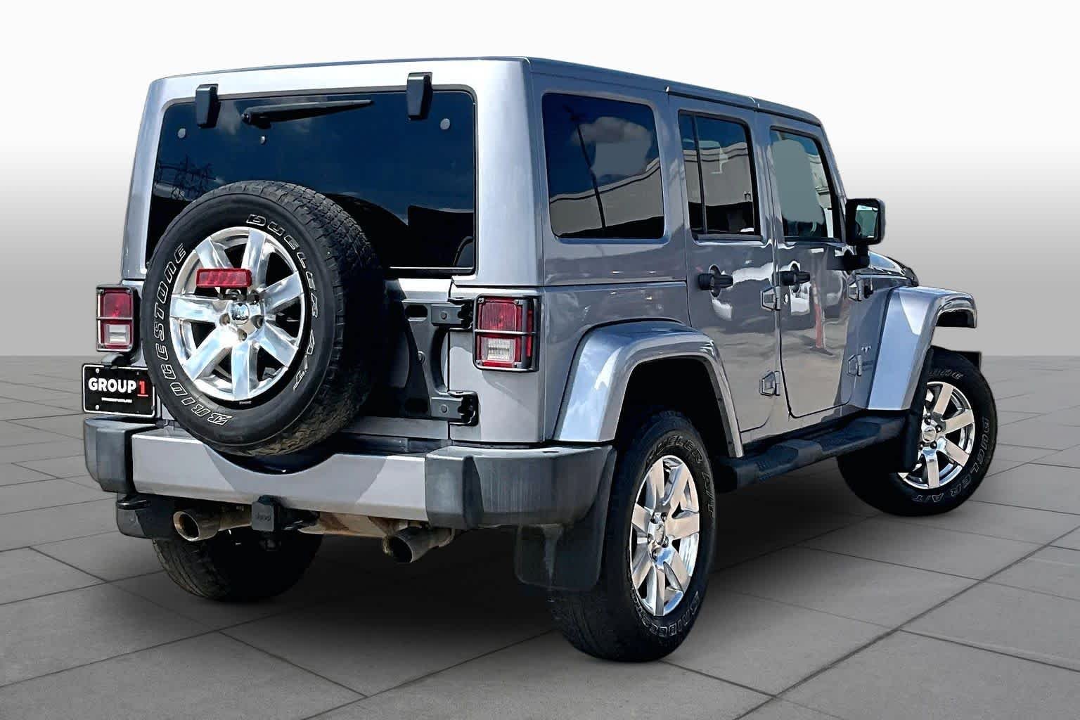 Used 2017 Billet Silver Metallic Clearcoat Jeep Sahara image 13