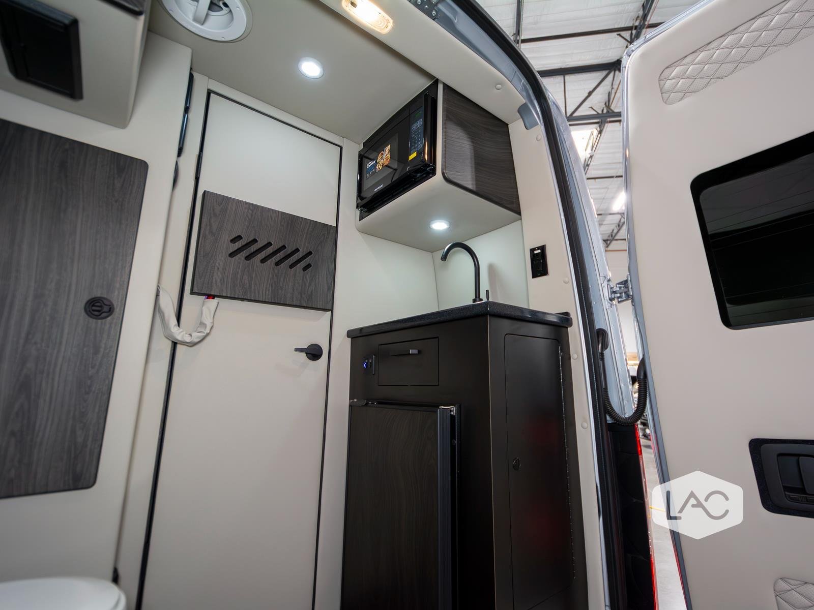 New 2026 Hightech Silver OGV LUXURY COACH AWD ADV PKG 2.1 w/ Comfort Seats image 19