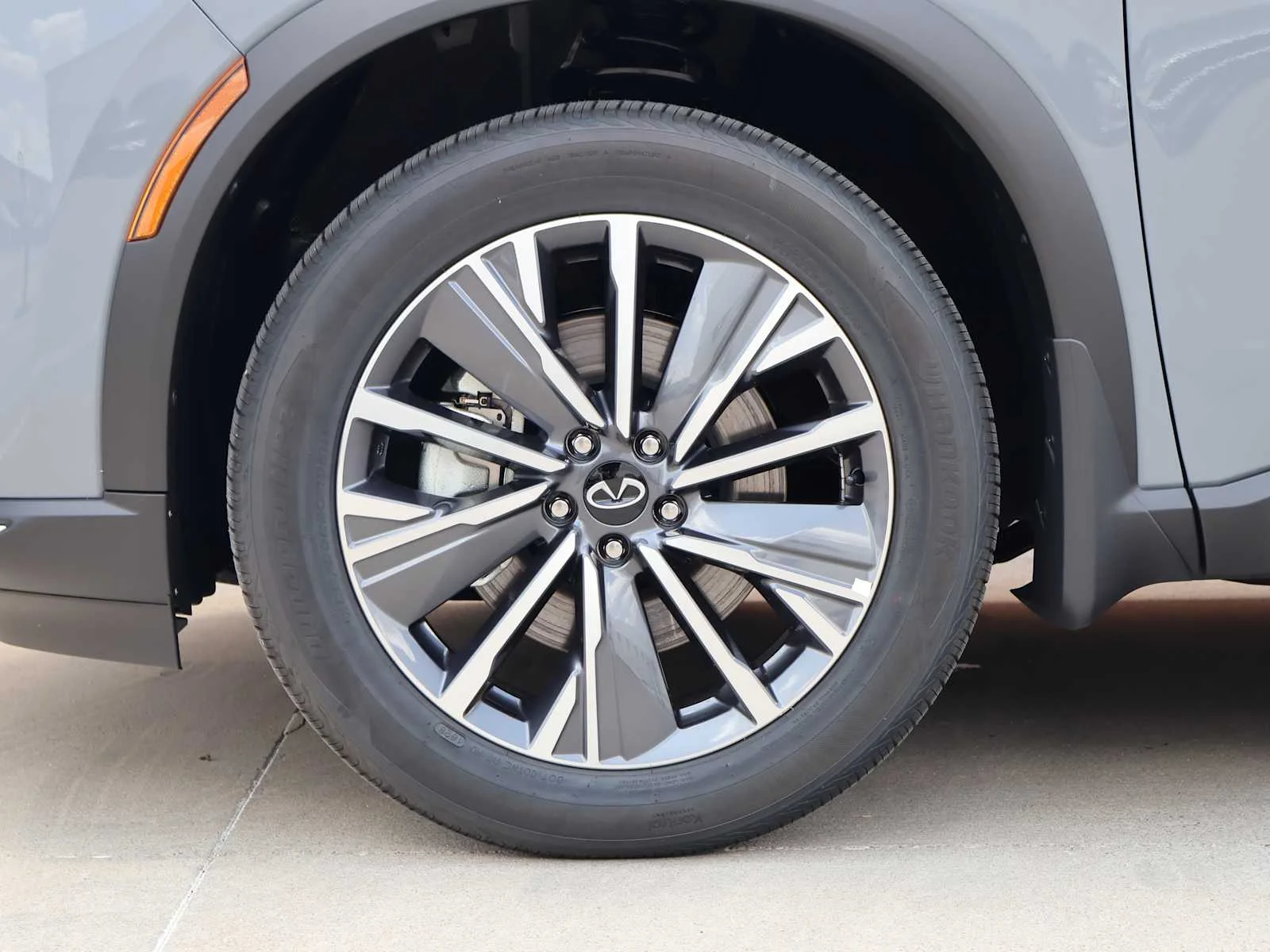 New 2027 HARBOR GRAY INFINITI Luxe FWD image 10