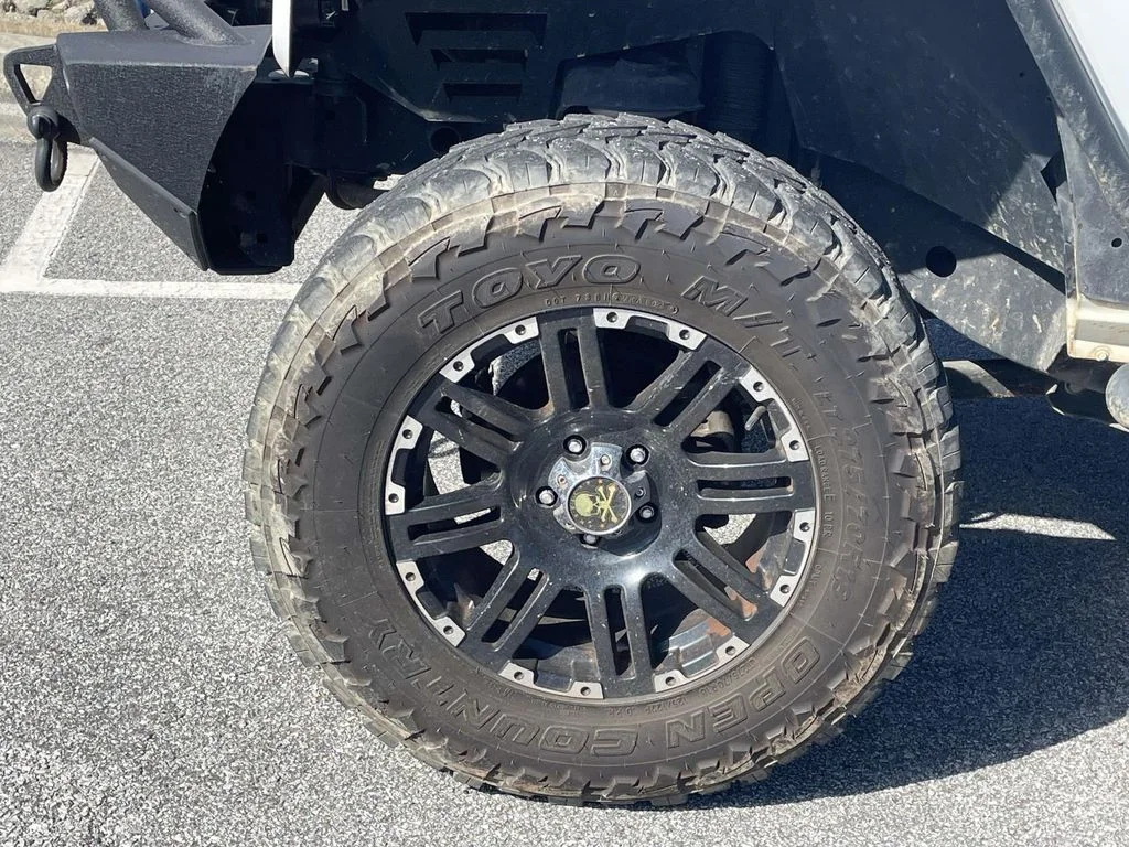 Used 2015 White Jeep Unlimited Sport image 8