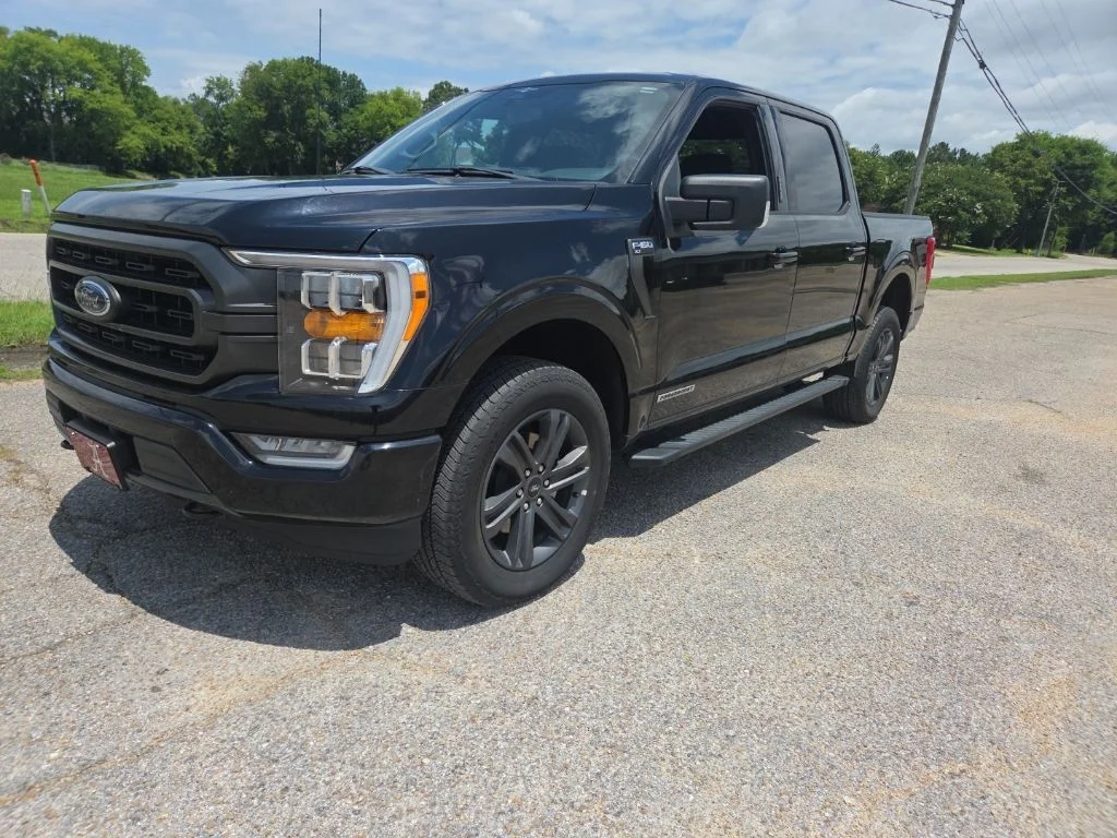 Used 2023 Black Ford XLT image 3