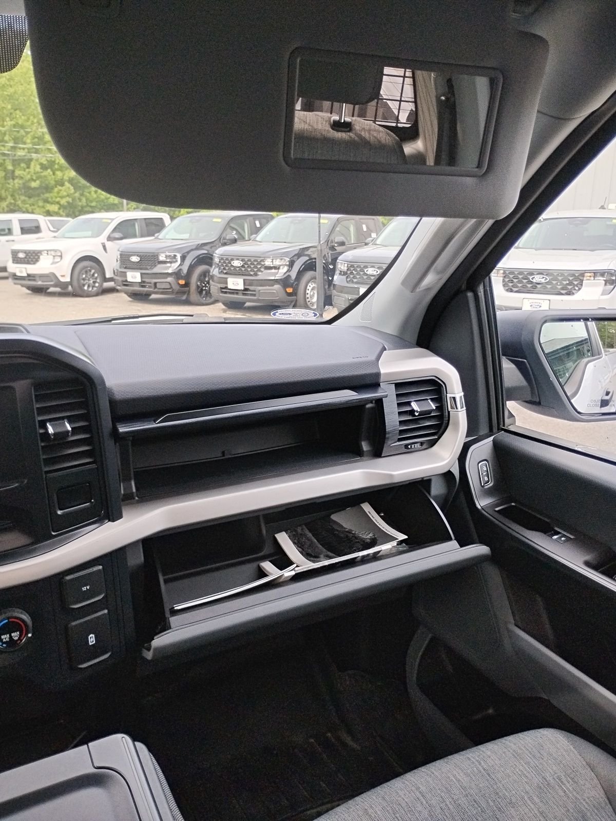 Used 2021 White Ford XL image 12