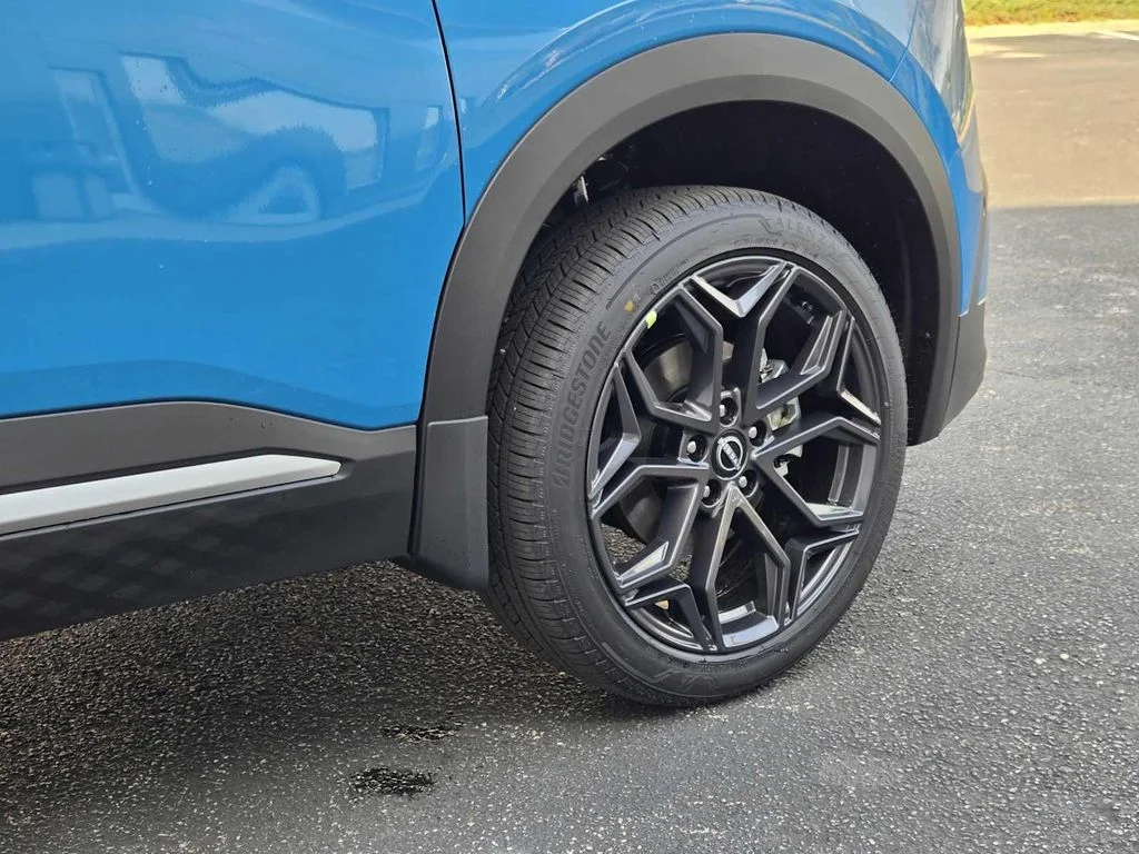 New 2026 Arctic Ice Blue Metallic / Super Black Two-tone Nissan SR image 12