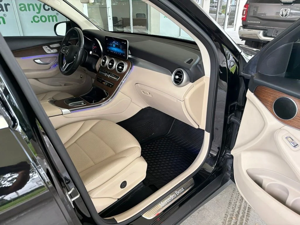 Used 2020 Black Mercedes-Benz GLC 300 image 27