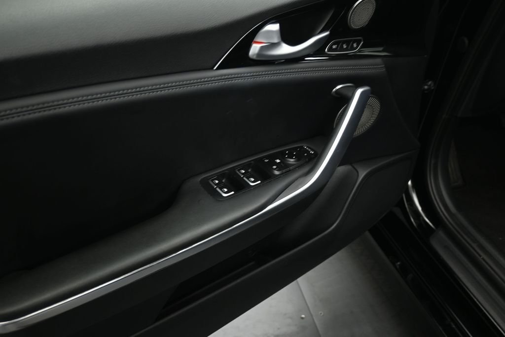 Used 2019 Black Kia Premium image 9